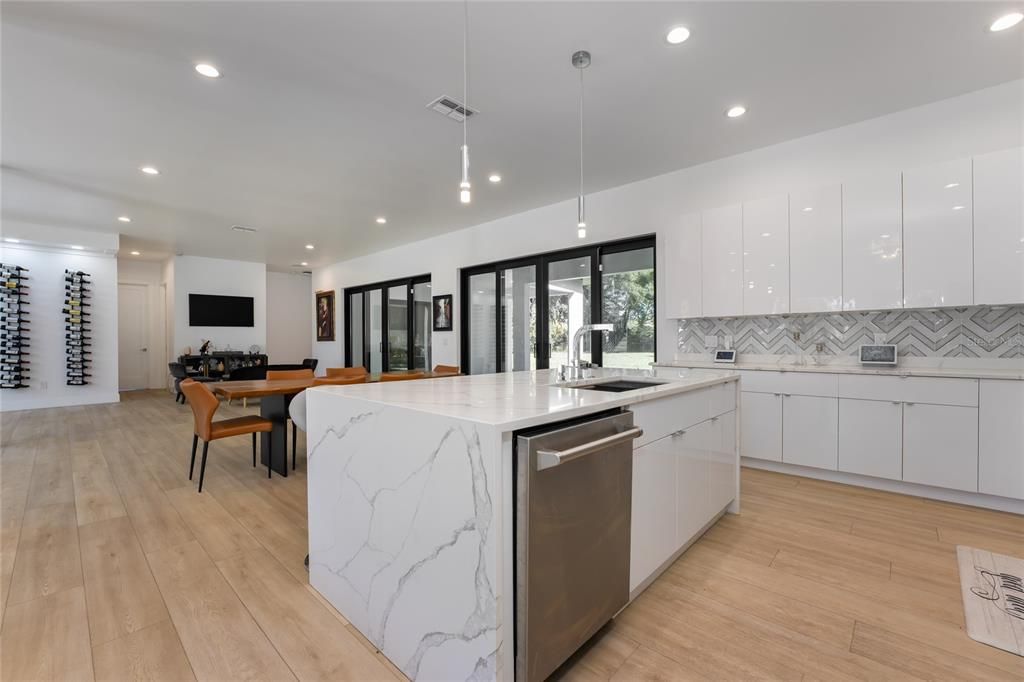 En Venta: $2,395,000 (5 camas, 5 baños, 4094 Pies cuadrados)