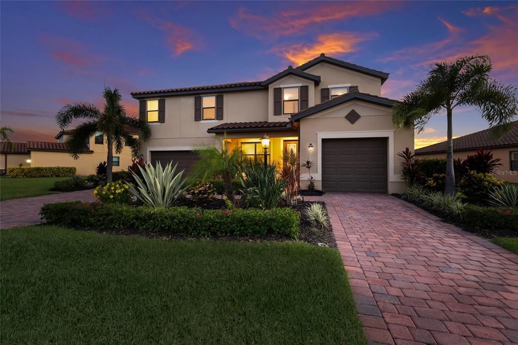 For Sale: $839,900 (5 beds, 4 baths, 3282 Square Feet)