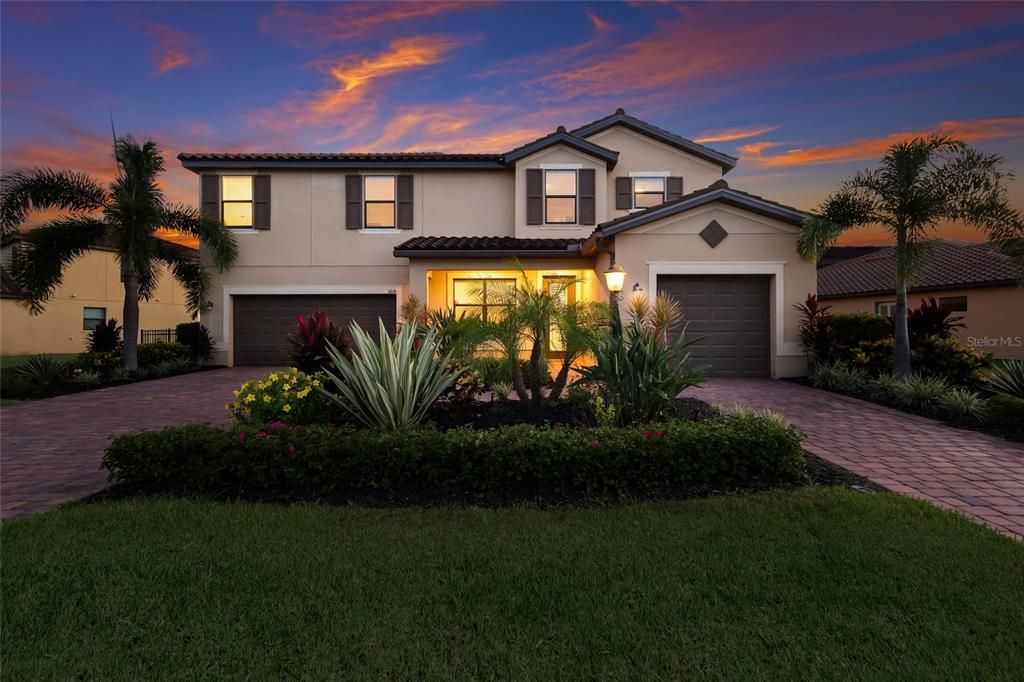 For Sale: $839,900 (5 beds, 4 baths, 3282 Square Feet)