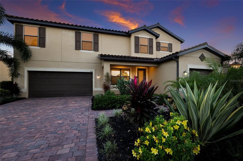 For Sale: $839,900 (5 beds, 4 baths, 3282 Square Feet)