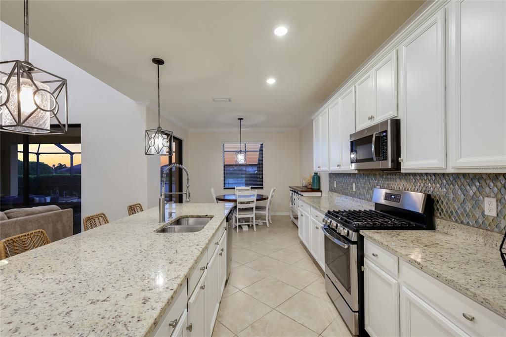 For Sale: $839,900 (5 beds, 4 baths, 3282 Square Feet)