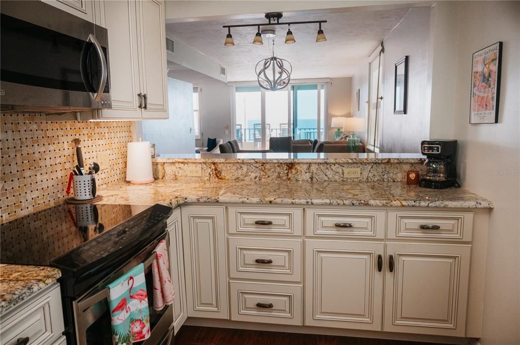 For Sale: $365,000 (2 beds, 2 baths, 1350 Square Feet)