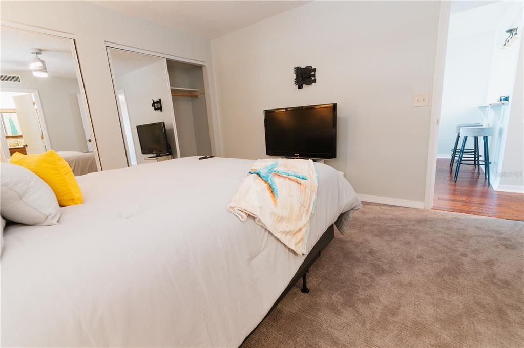 For Sale: $365,000 (2 beds, 2 baths, 1350 Square Feet)