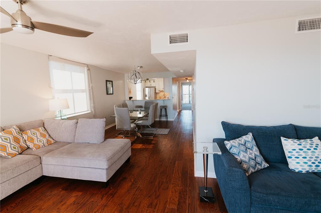 For Sale: $365,000 (2 beds, 2 baths, 1350 Square Feet)