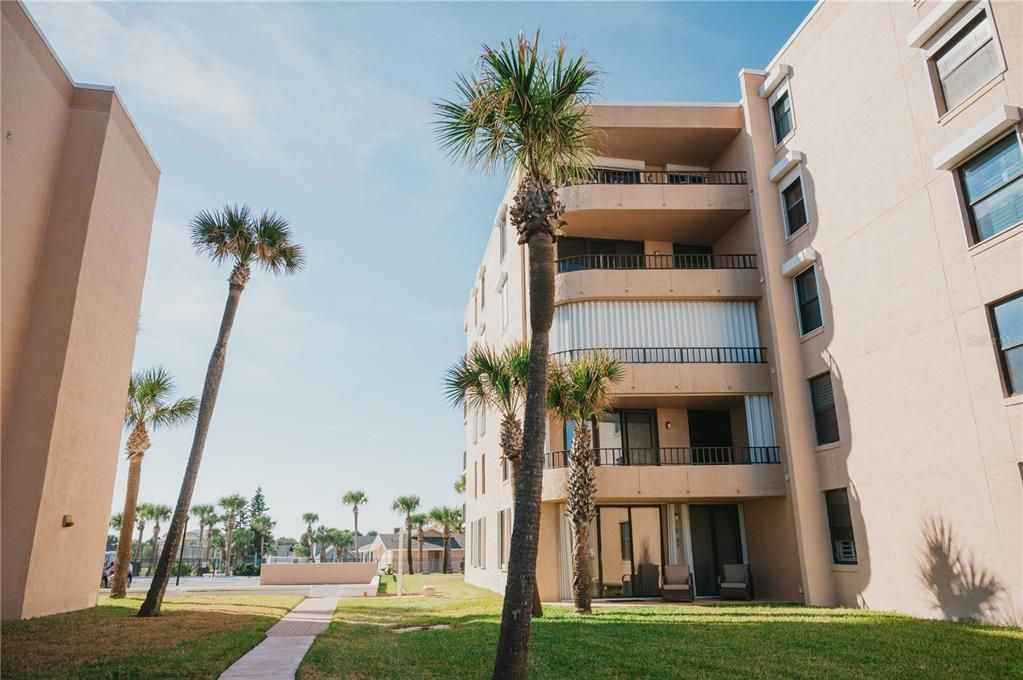 For Sale: $365,000 (2 beds, 2 baths, 1350 Square Feet)