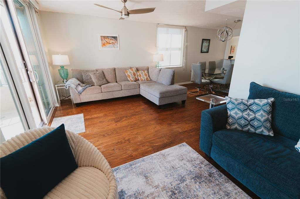 For Sale: $365,000 (2 beds, 2 baths, 1350 Square Feet)