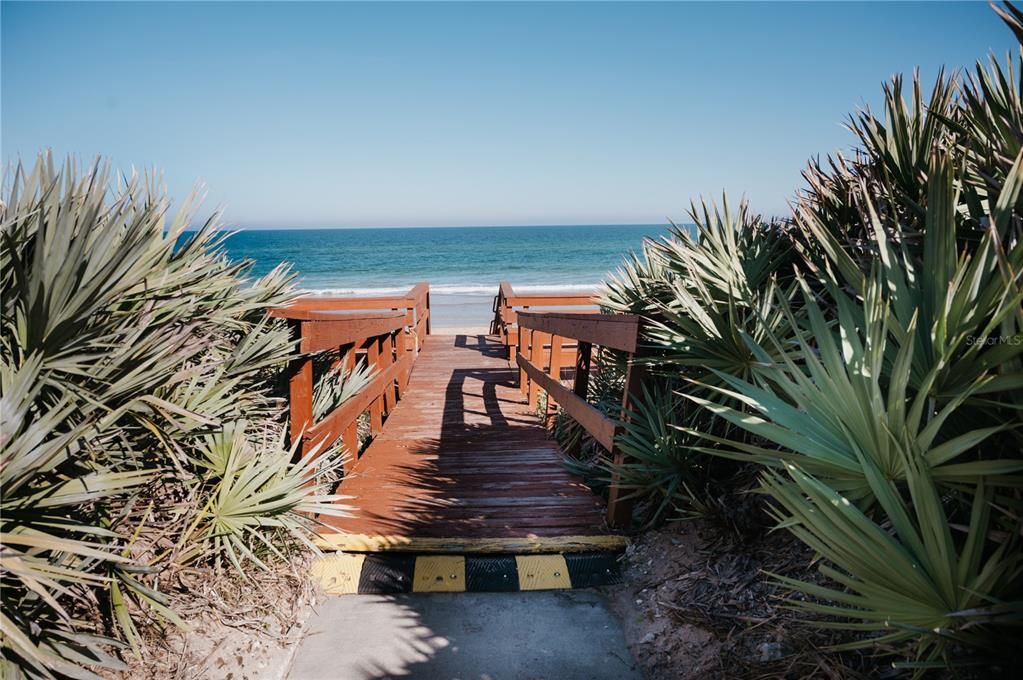 For Sale: $365,000 (2 beds, 2 baths, 1350 Square Feet)