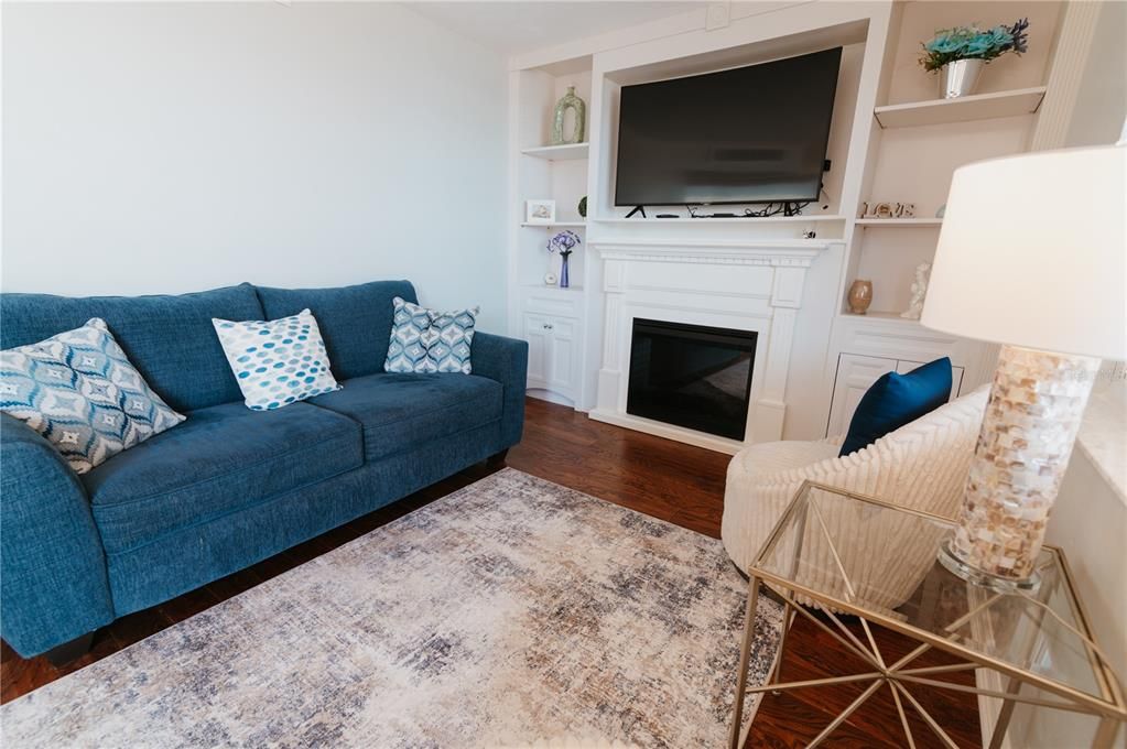 For Sale: $365,000 (2 beds, 2 baths, 1350 Square Feet)