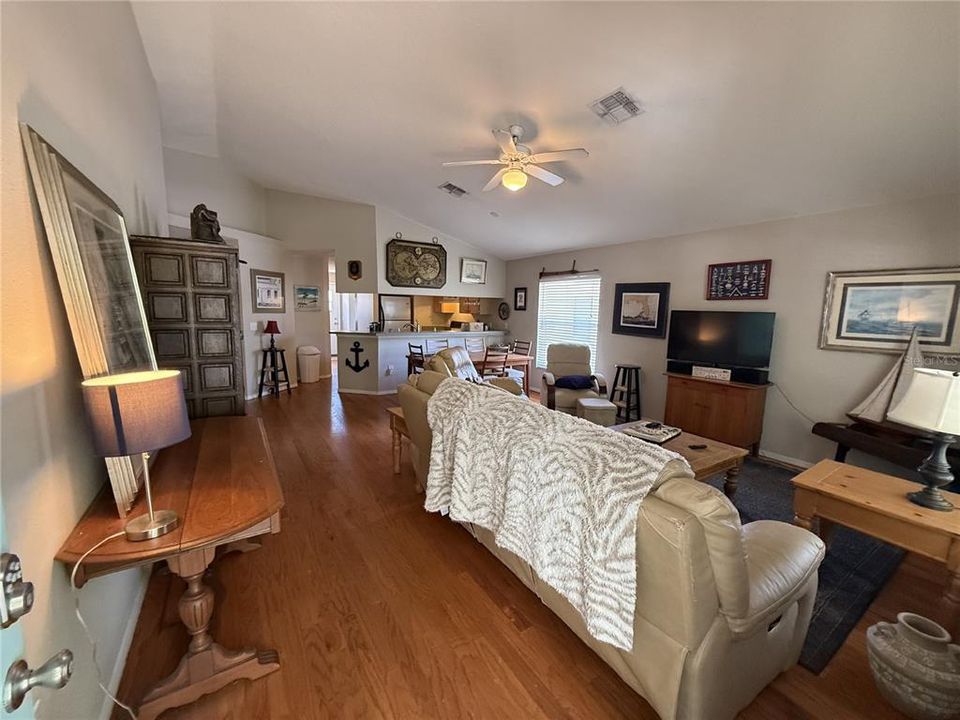 For Rent: $2,650 (3 beds, 2 baths, 1280 Square Feet)