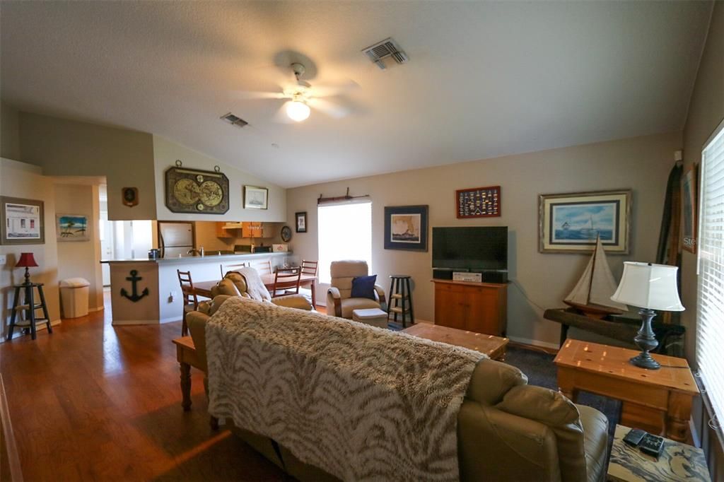 For Rent: $2,650 (3 beds, 2 baths, 1280 Square Feet)