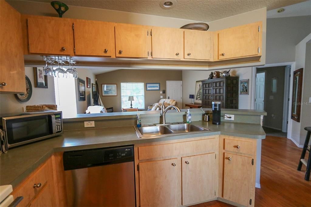 For Rent: $2,650 (3 beds, 2 baths, 1280 Square Feet)