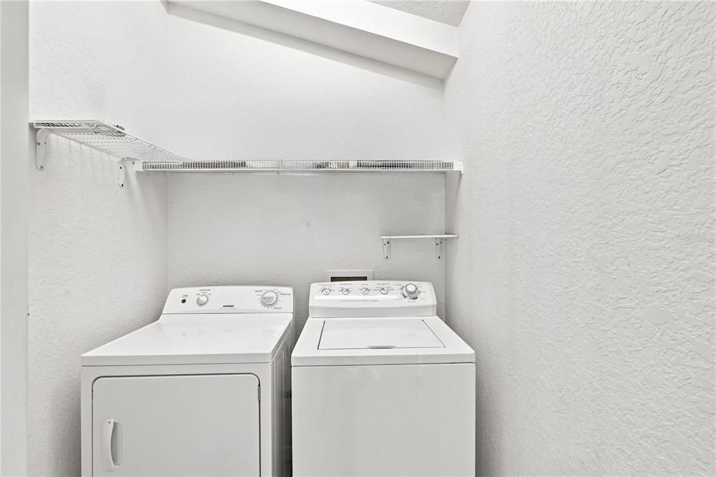 На продажу: $329,999 (3 спален, 2 ванн, 1884 Квадратных фут)