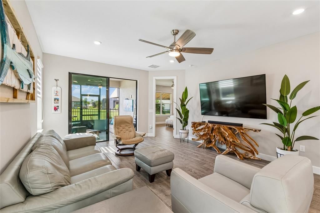 For Sale: $350,000 (2 beds, 2 baths, 1653 Square Feet)