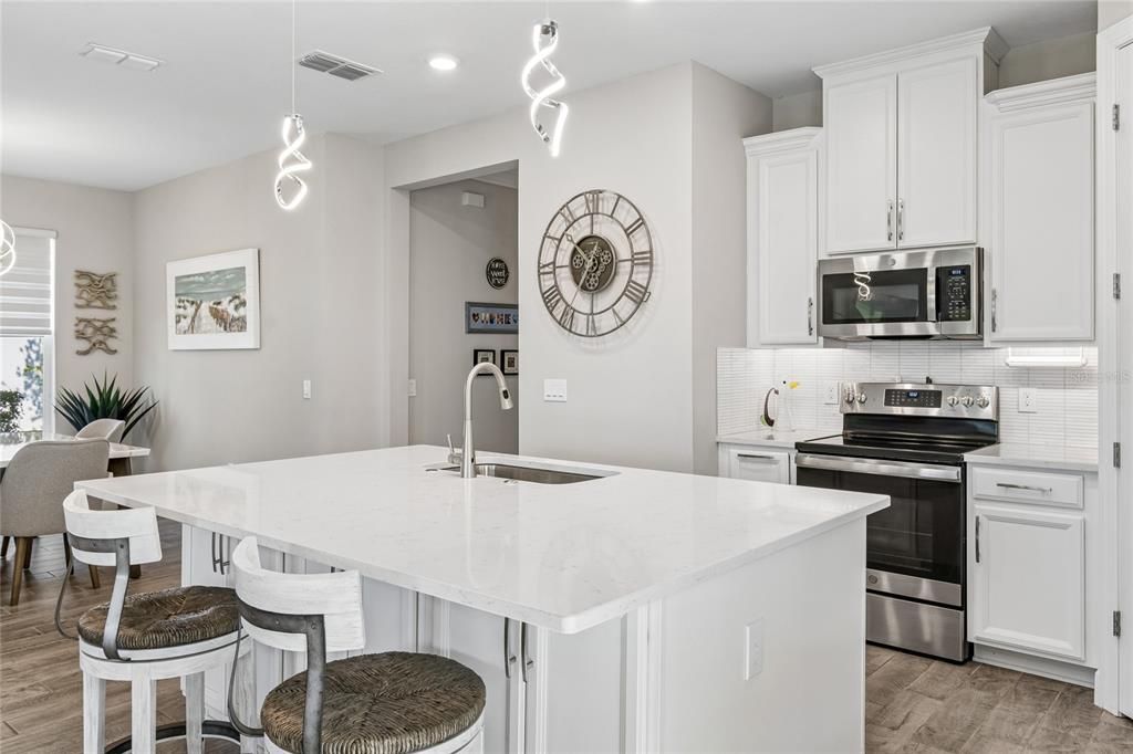 For Sale: $350,000 (2 beds, 2 baths, 1653 Square Feet)
