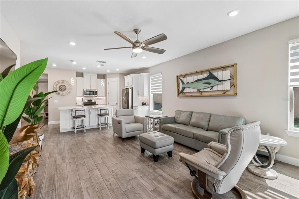 For Sale: $350,000 (2 beds, 2 baths, 1653 Square Feet)