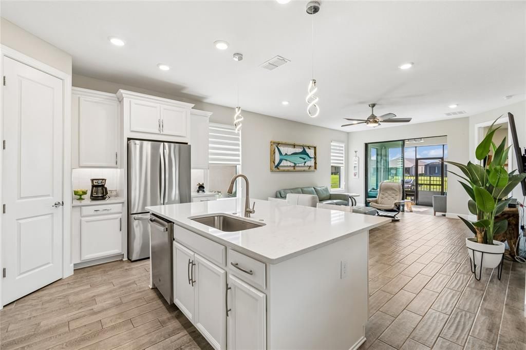 For Sale: $350,000 (2 beds, 2 baths, 1653 Square Feet)
