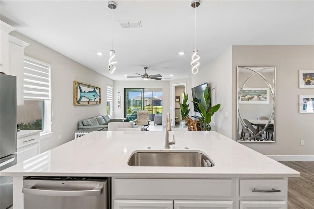 For Sale: $350,000 (2 beds, 2 baths, 1653 Square Feet)