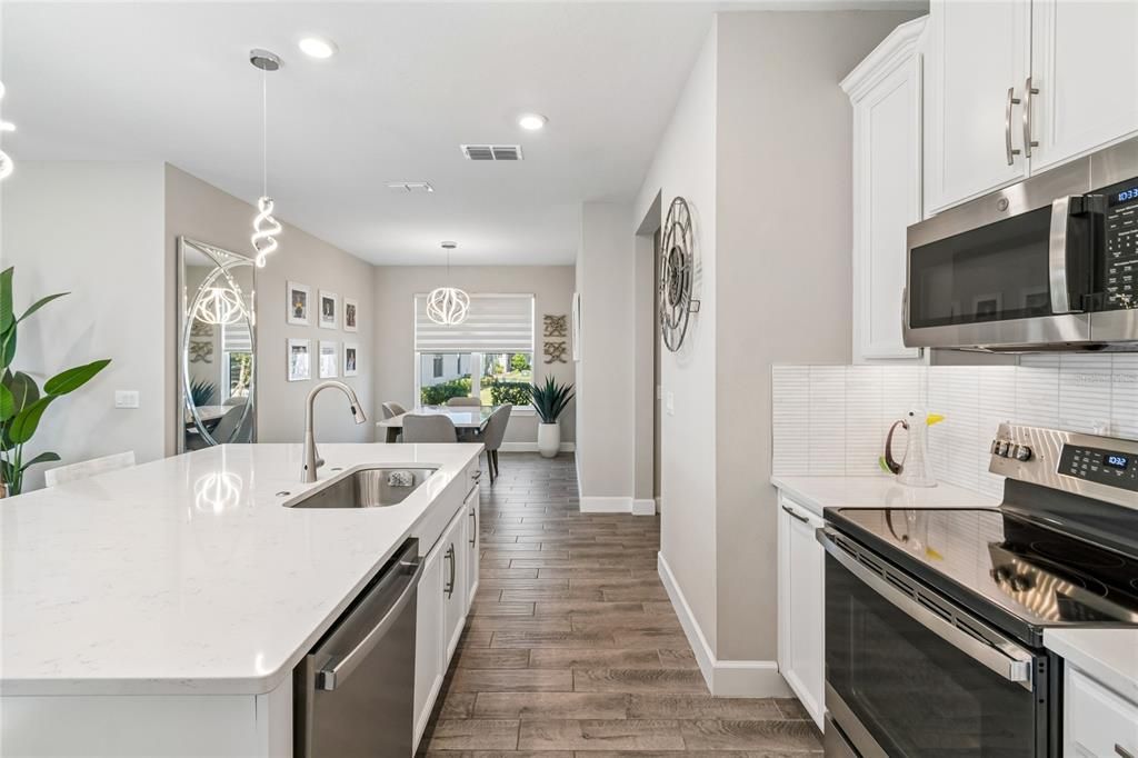For Sale: $350,000 (2 beds, 2 baths, 1653 Square Feet)