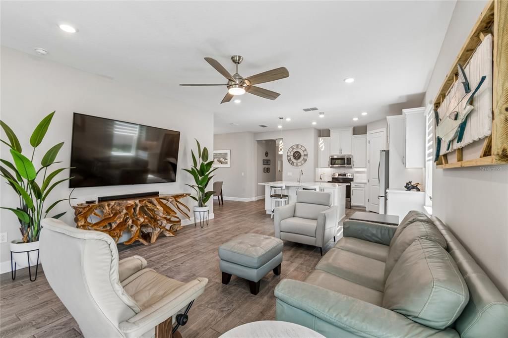 For Sale: $350,000 (2 beds, 2 baths, 1653 Square Feet)