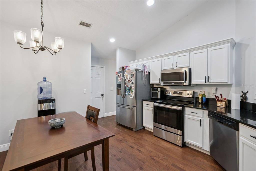 En Venta: $460,000 (4 camas, 2 baños, 2351 Pies cuadrados)