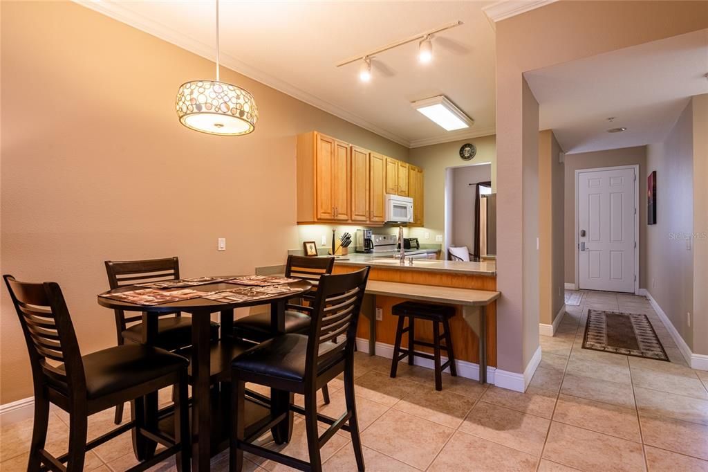 For Sale: $259,900 (2 beds, 2 baths, 1128 Square Feet)