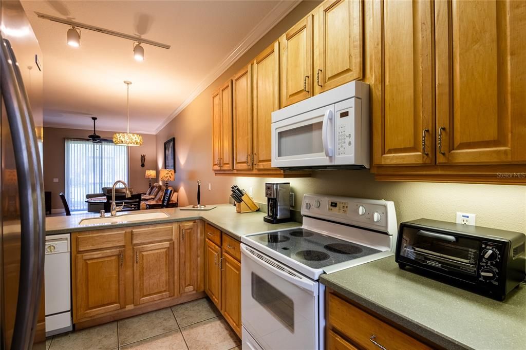 For Sale: $259,900 (2 beds, 2 baths, 1128 Square Feet)