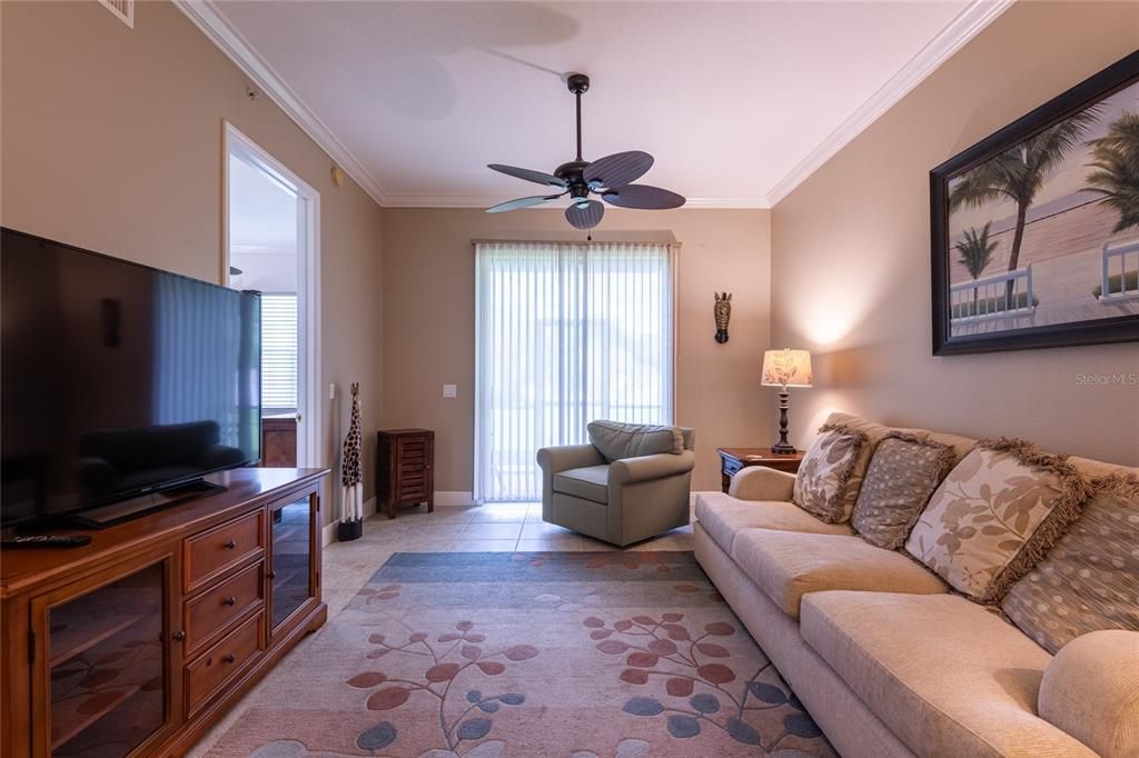 For Sale: $259,900 (2 beds, 2 baths, 1128 Square Feet)