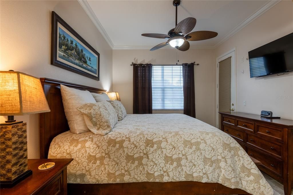 For Sale: $259,900 (2 beds, 2 baths, 1128 Square Feet)