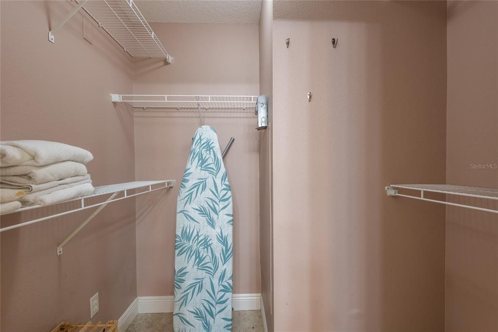 For Sale: $259,900 (2 beds, 2 baths, 1128 Square Feet)