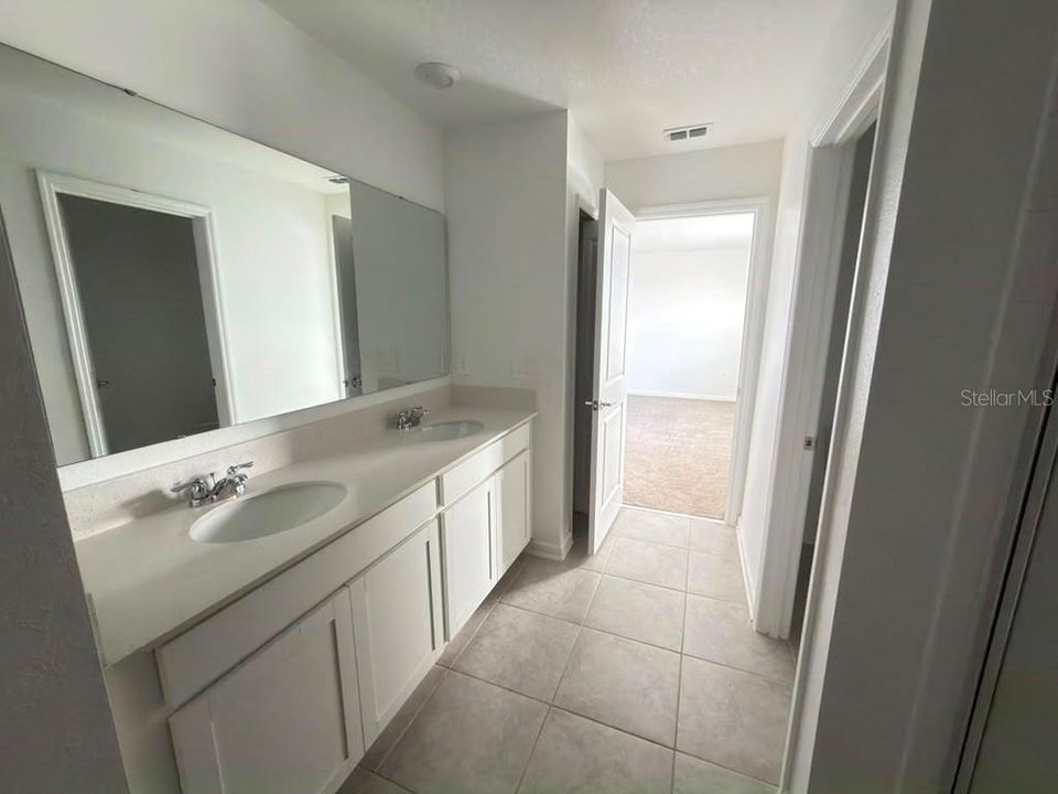For Rent: $2,300 (4 beds, 2 baths, 2582 Square Feet)