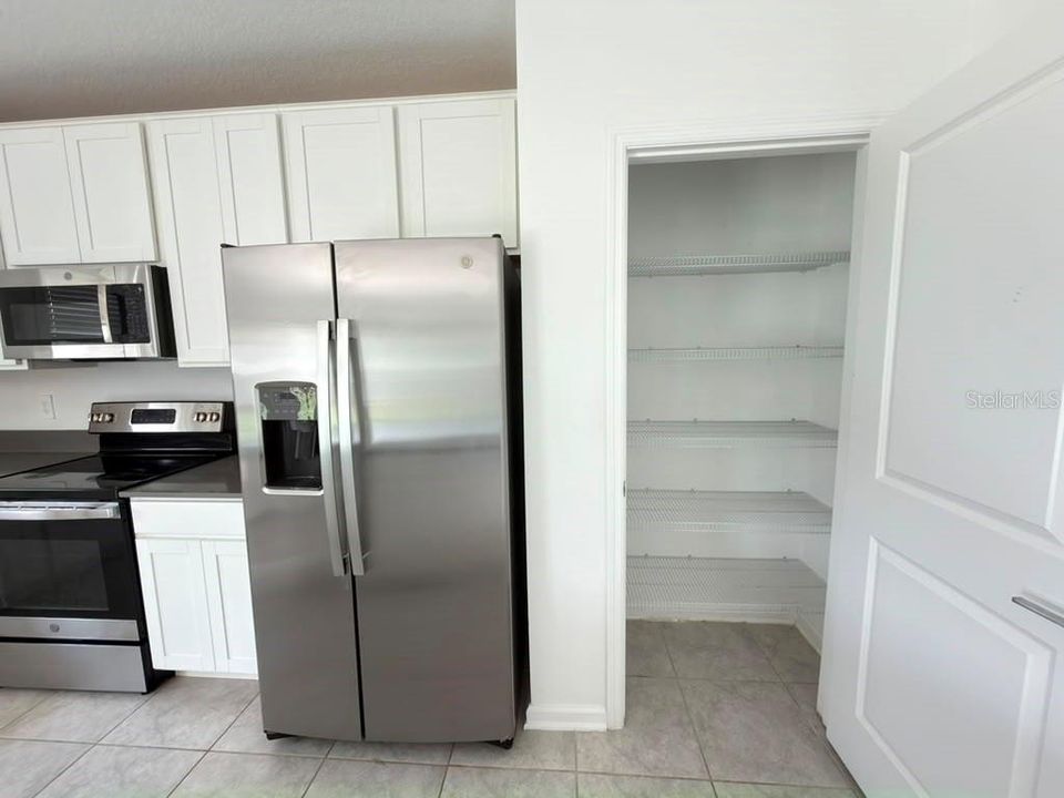 For Rent: $2,300 (4 beds, 2 baths, 2582 Square Feet)