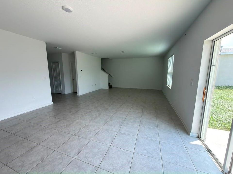 For Rent: $2,300 (4 beds, 2 baths, 2582 Square Feet)