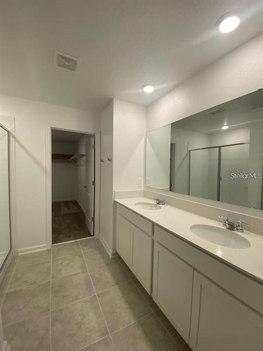 For Rent: $2,300 (4 beds, 2 baths, 2582 Square Feet)