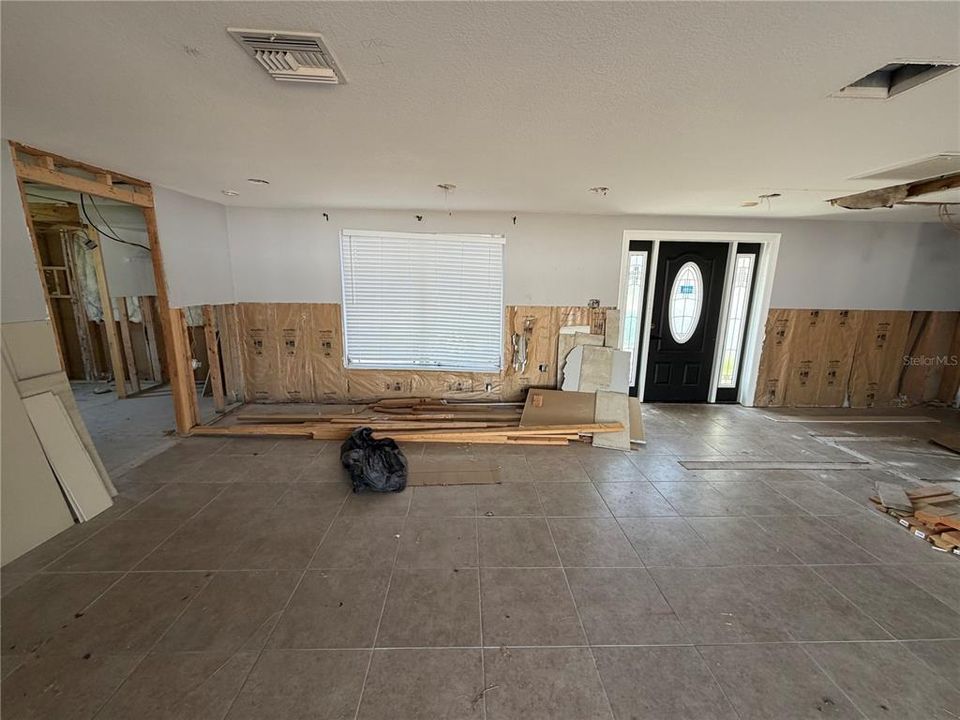For Sale: $189,900 (2 beds, 2 baths, 1253 Square Feet)