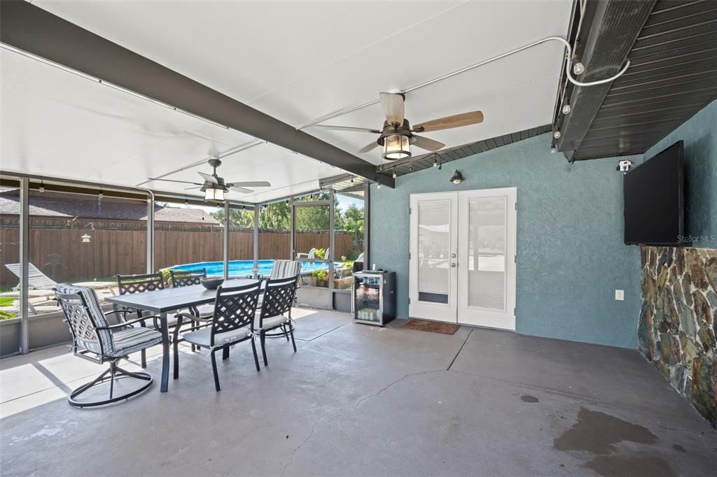 For Sale: $339,000 (3 beds, 2 baths, 1916 Square Feet)