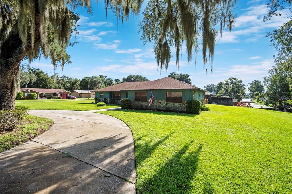 For Sale: $339,000 (3 beds, 2 baths, 1916 Square Feet)