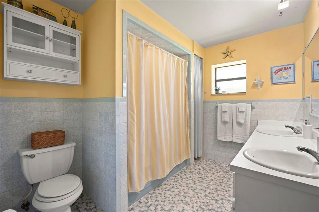 For Sale: $339,000 (3 beds, 2 baths, 1916 Square Feet)