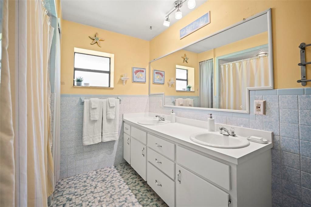 For Sale: $339,000 (3 beds, 2 baths, 1916 Square Feet)