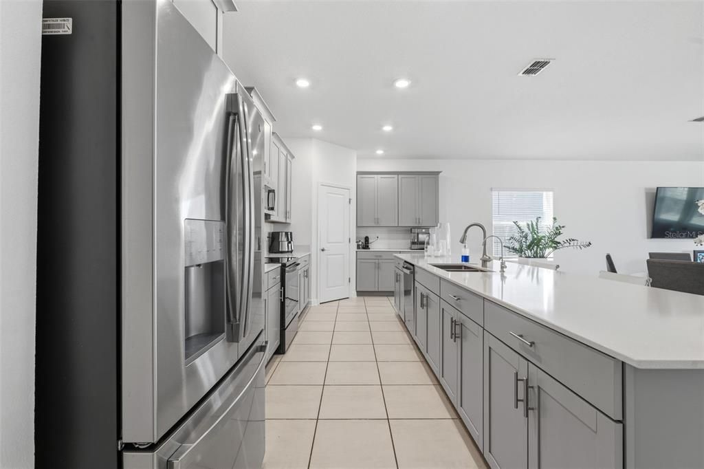 For Sale: $930,000 (5 beds, 3 baths, 3654 Square Feet)