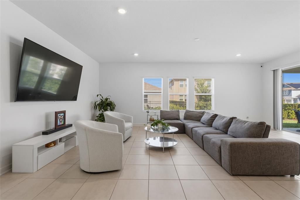 For Sale: $930,000 (5 beds, 3 baths, 3654 Square Feet)