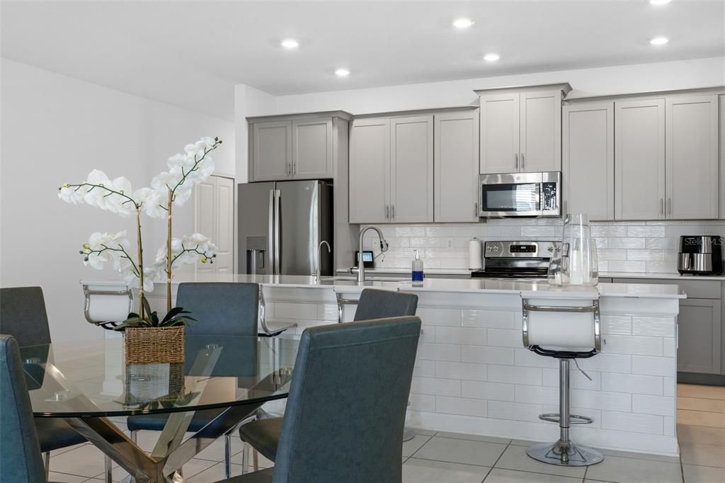 For Sale: $930,000 (5 beds, 3 baths, 3654 Square Feet)