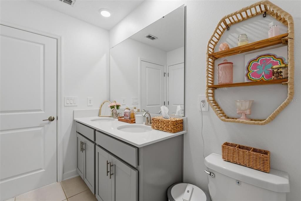 For Sale: $930,000 (5 beds, 3 baths, 3654 Square Feet)