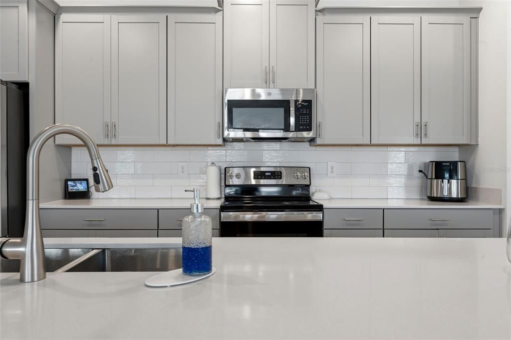 For Sale: $930,000 (5 beds, 3 baths, 3654 Square Feet)
