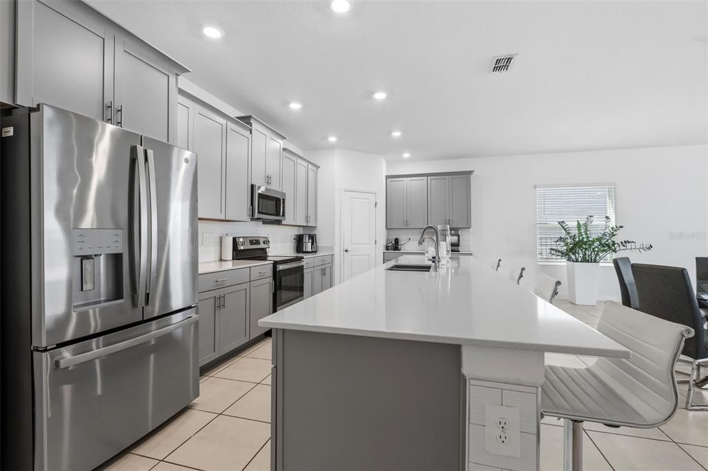 For Sale: $930,000 (5 beds, 3 baths, 3654 Square Feet)