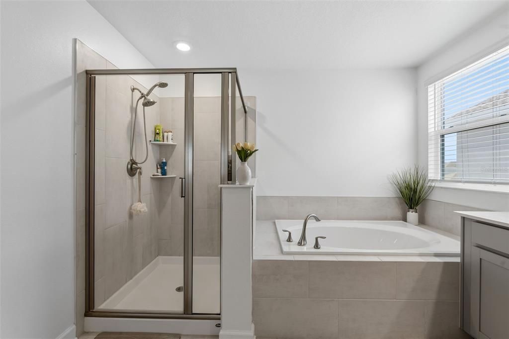 For Sale: $930,000 (5 beds, 3 baths, 3654 Square Feet)