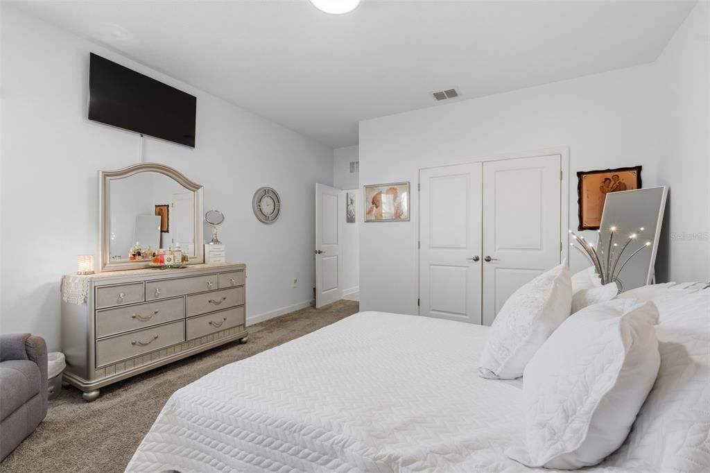 For Sale: $930,000 (5 beds, 3 baths, 3654 Square Feet)