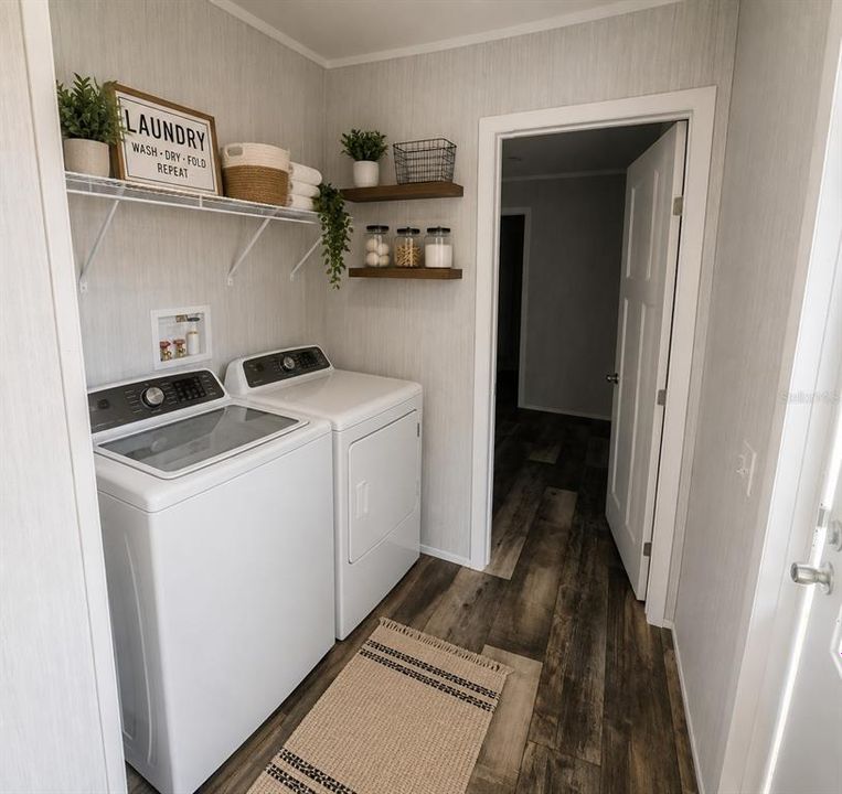 For Sale: $175,999 (2 beds, 2 baths, 728 Square Feet)