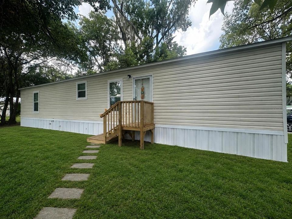For Sale: $175,999 (2 beds, 2 baths, 728 Square Feet)