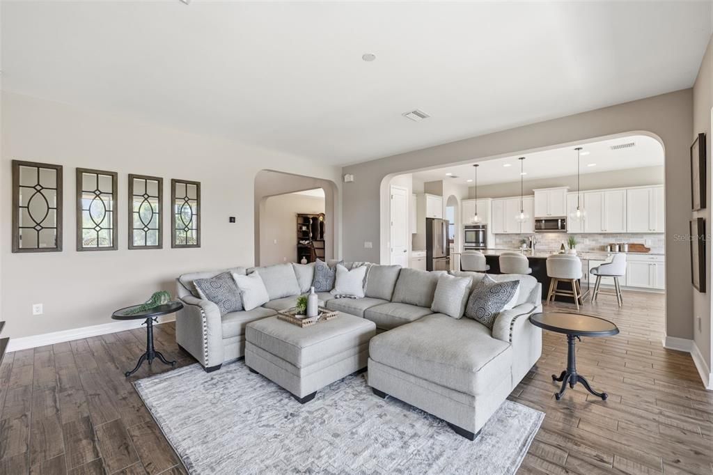 For Sale: $749,900 (5 beds, 4 baths, 4069 Square Feet)