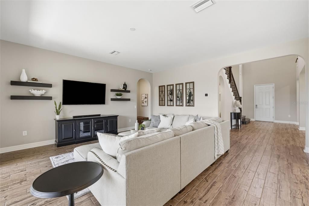 For Sale: $749,900 (5 beds, 4 baths, 4069 Square Feet)
